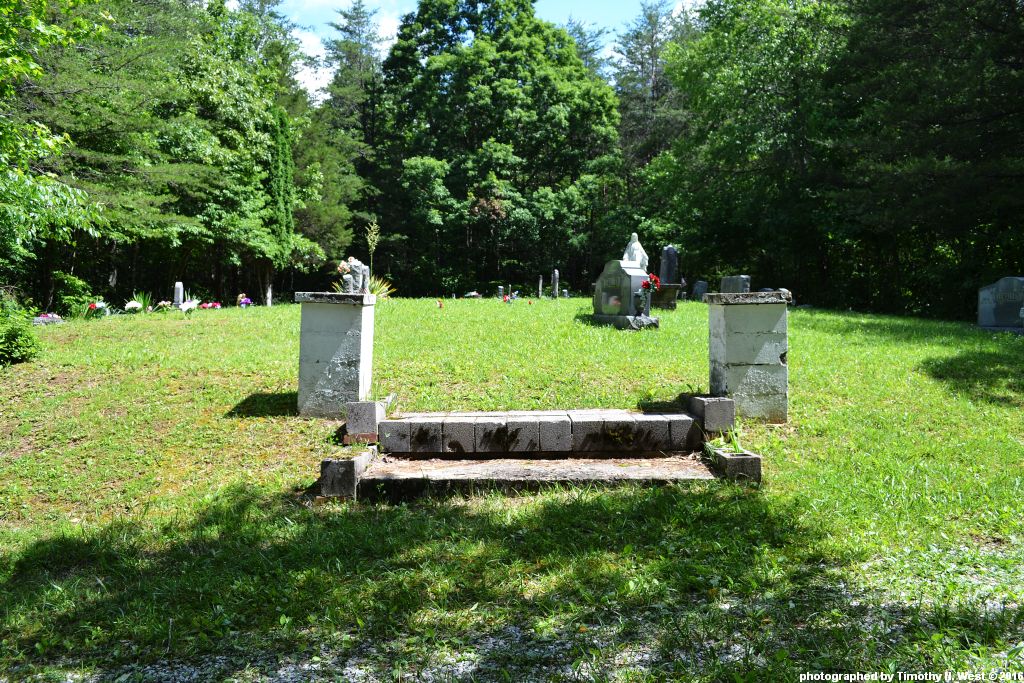 Scott Co, TN Lewallen Cemetery at Coal Hill